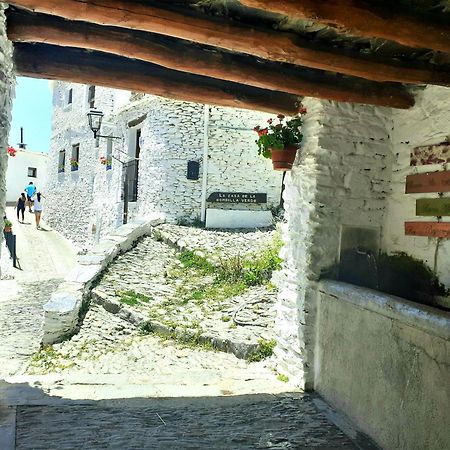 La Casa De La Bombilla Verde Trevelez Luaran gambar