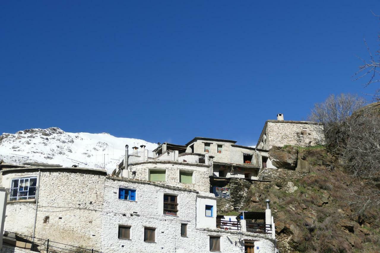 La Casa De La Bombilla Verde Trevelez Luaran gambar